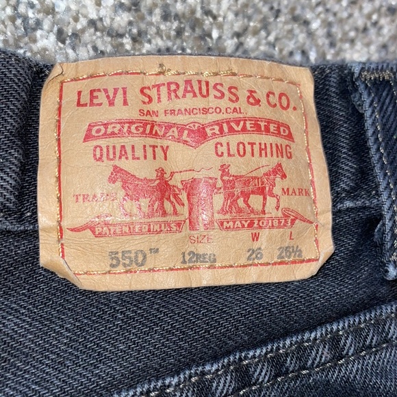 Vintage Levi’s relaxed fit shorts.  Size 12 (youth) - Picture 4 of 9